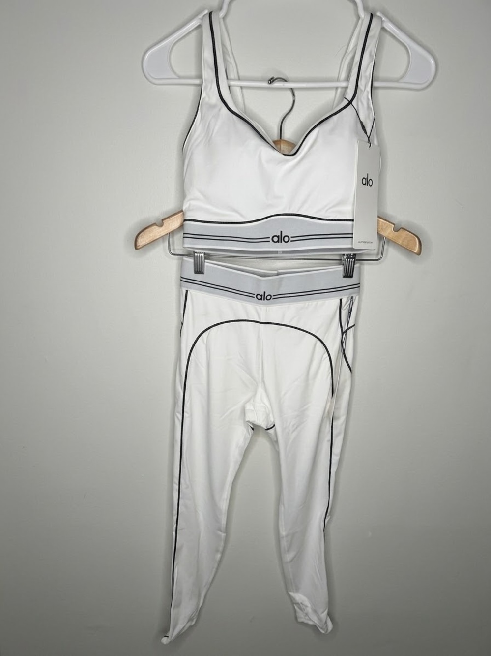 Alo Yoga NWT 2 Piece Set White Black Piping Sports Bra & Leggings